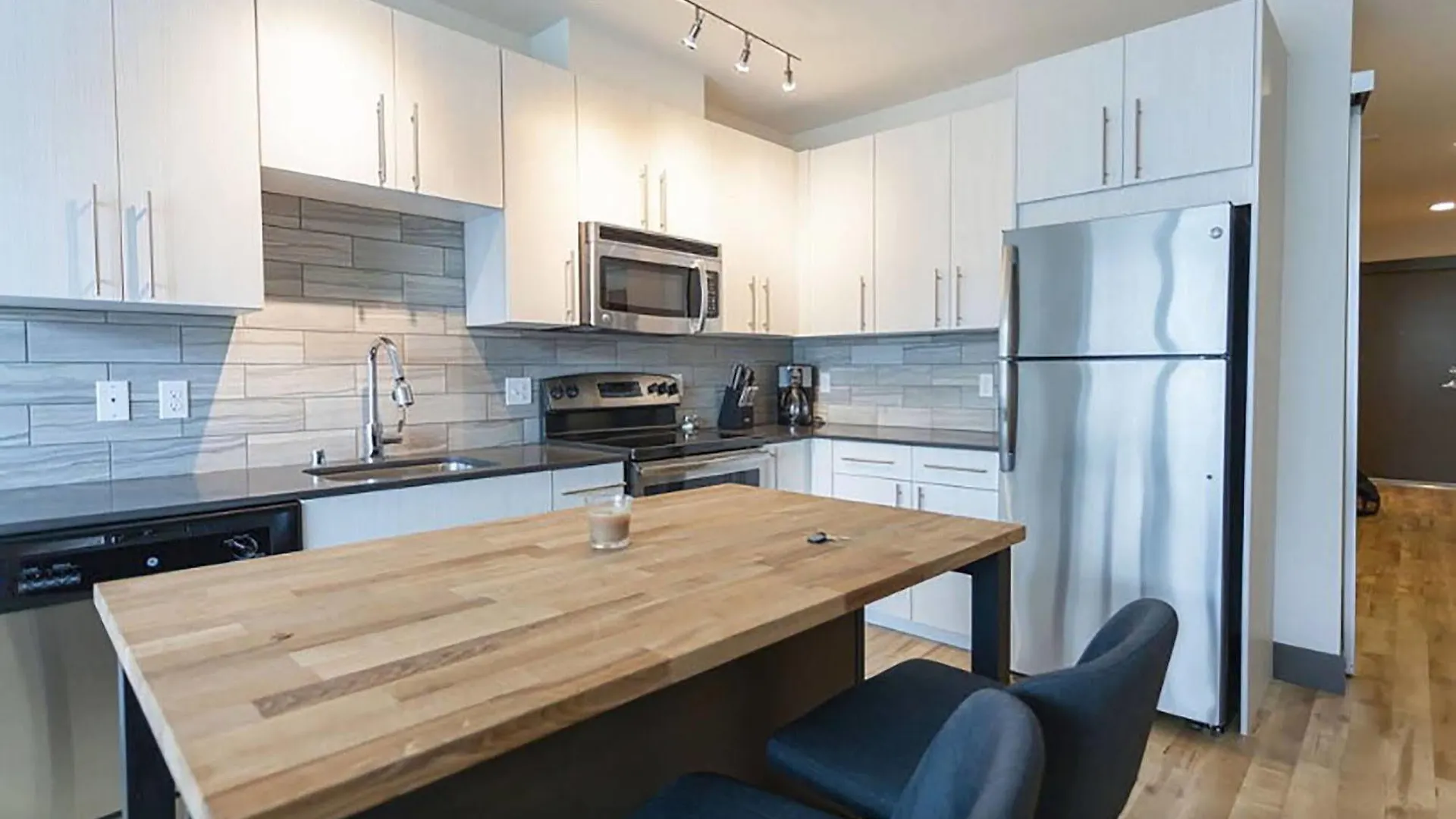Belltown Waterfront Suites By Barsala Seattle